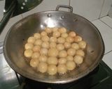 Foto langkah ke 5 dari resep Tahu bulat.