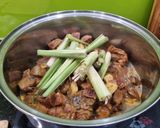Hình bước làm 2 của món Bò Kho Xốt Vang