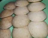 A picture of step 3 of Rava/sooji Idli.