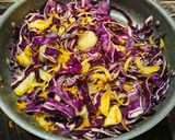 Foto del paso 4 de la receta: Lombarda Salteada con Tiras de Lomo