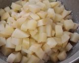 Foto del paso 1 de la receta: Pollo deshebrado con papas en salsa roja