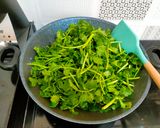 Foto langkah ke 4 dari resep Tumis Selada Air (Jembak).