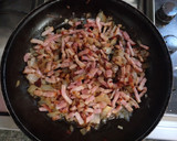 Foto del paso 2 de la receta: Pastel de patata, bacon y atún a los cuatro quesos