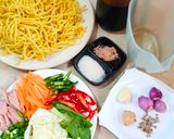 Foto langkah ke 1 dari resep Oseng Mi Kuning Basah.