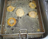 Foto del paso 3 de la receta: Aritos de cebolla con salsa tártara