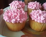 A picture of step 6 of Vanilla cupcake with icing.