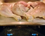 Foto del paso 1 de la receta: Pollo al horno con cebolla y tomate 🧅🍅