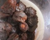 Hình bước làm 1 của món Chè vải khô nấu hạt sen