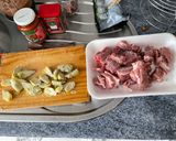 Foto del paso 1 de la receta: Arroz meloso con costilla y alcachofas