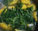 Foto langkah ke 4 dari resep Sayur Bening Bayam Jagung.