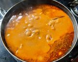 झणझणीत चिकन तांबडा रस्सा (chicken tambda rassa recipe in marathi) रेसिपी स्टेप 8 फोटो 