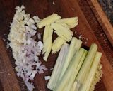 Hình bước làm 2 của món Lẩu Gà Ớt Hiểm