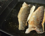 Foto del paso 3 de la receta: Lubina a la plancha y salteado de alcachofas con mango