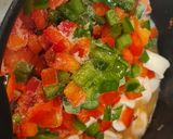 Foto del paso 3 de la receta: Chipirones encebollados con tomate y gambas