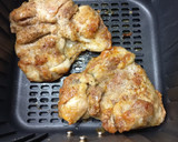Foto del paso 3 de la receta: Muslos de pollo deshuesado en freidora de aire (Cosori)