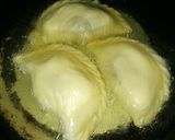 Foto langkah ke 6 dari resep Karipap Pusing isi Coklat Pisang.