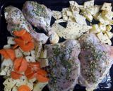Foto del paso 2 de la receta: Pollo al horno con papas condimentadas