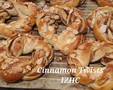 A picture of step 3 of 🥯Cinnamon Twists🥯 (Cristmax wreath).