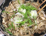 Foto del paso 7 de la receta: Espaguetis de setas estilo japonés