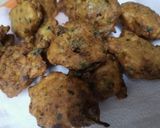 A picture of step 7 of Besan Pakore.