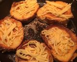รูปขั้นตอนการทำที่ 4 ของ Yumurtalı Kaşarlı Ekmek ยูมุดต้า คะชา เอ็กเม็ก ขนมปังชุบไข่โรยชีส