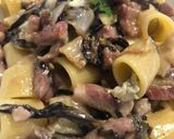 Foto del passaggio 3 della ricetta Mezze maniche radicchioPancetta affumicata e gorgonzola
