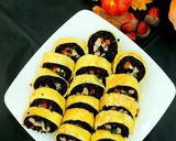 Hình bước làm 6 của món Cơm nếp cẩm cuộn trứng
