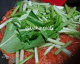 Foto langkah ke 3 dari resep Tumis Sawi Wortel Telur Sosis.