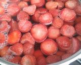 A picture of step 1 of Strawberry sorbet.