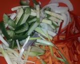 Foto del paso 2 de la receta: Chop suey de pollo y langostinos