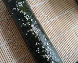 Foto langkah ke 9 dari resep Gimbap Udang & Nugget Super Simpel.