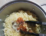 Foto langkah ke 2 dari resep 324. Omelet Mie Instan.
