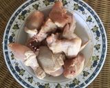 A picture of step 1 of Sweet Soy Sauce Chicken.