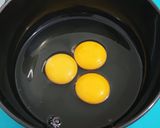 A picture of step 4 of Fried rice with wok hey.