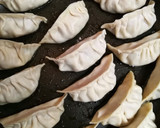 Foto del paso 6 de la receta: Gyozas de cerdo y col 🐷