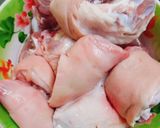 Hình bước làm 1 của món Chân giò hầm củ sen
