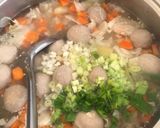 Foto langkah ke 2 dari resep Sup Sayur Bakso (frozen).
