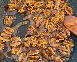 A picture of step 4 of Caramelized Walnuts.