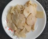 A picture of step 1 of Bamboo shoots & Vaal curry.