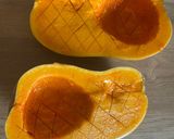 Une image de l'étape 1 de Butternut farcie aux gorgonzola, lardons fumés et oignons.