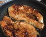 Foto del paso 2 de la receta: Salmón dorado con ajo mantequilla y miel