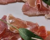 Foto del passaggio 2 della ricetta Saltimbocca di maiale