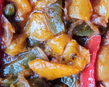 Foto del paso 4 de la receta: Peperonata 🫑🍅🧅🧄 Pimientos morrones rojo, amarillo y verde en aceite de oliva virgen extra 🇮🇹