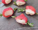 Une image de l'étape 3 de Brochettes de fraises au chèvre/romarin.