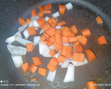 Foto del paso 3 de la receta: Pollo con mix de verduras y arroz frito con søja