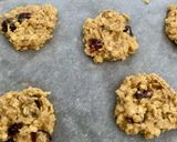 Foto del passaggio 3 della ricetta Biscotti con avena, mirtilli e nocciole