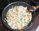Foto del paso 3 de la receta: Arroz con pollo y verduras express