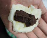Foto langkah ke 2 dari resep Hotteok Kentang isi Coklat dan Keju.