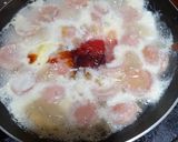 Foto langkah ke 5 dari resep Mie Sosis Telur Pedas Manis.