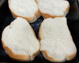 Foto del paso 1 de la receta: Torrijas con licor de hierbas 🌿🍞